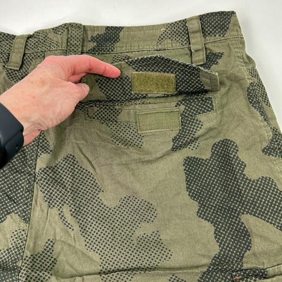 Mountain Ridge Men's  green camouflage shorts size 34 - Picture 5 of 10